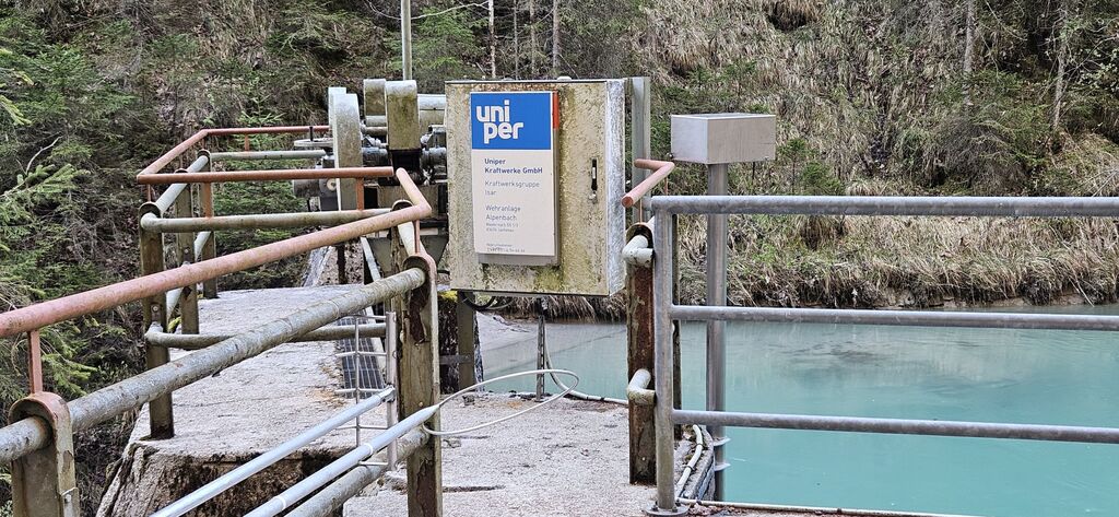 20250419_085316 kl: Ableitungswehr Alpenbach (Foto Christian Buchner vom 19.04.2025)